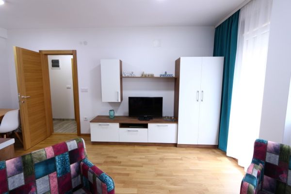 Na prodaju stan 34m2 + terasa 35m2 sa garažom u centru Sokobanje